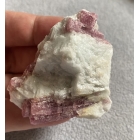 TURMALIN RÓŻOWY RUBELIT NA SKALE